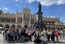 Uczestnicy projektu AI4Youth na wycieczce do Krakowa, Oświęcimia i Tyńca 